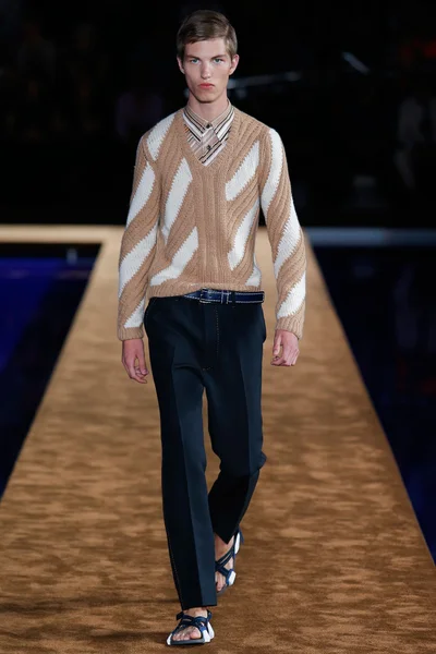 Look 11